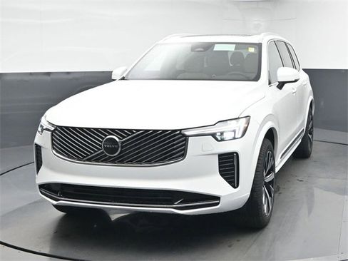 New 2026 Volvo XC90 B6 Core image 3