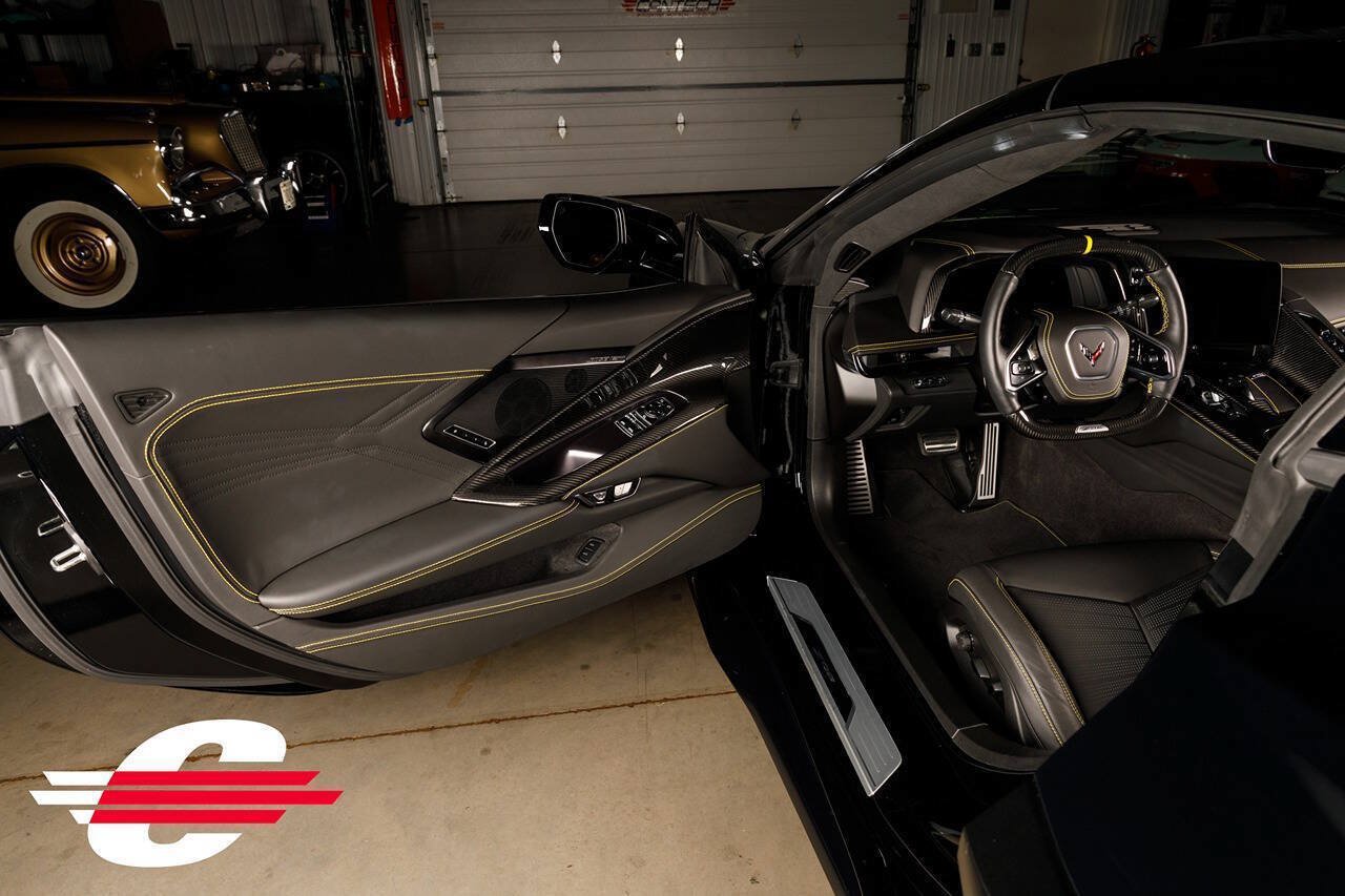 Used 2023 Chevrolet Corvette Z06 w/ Z07 Performance Package RWD image 16