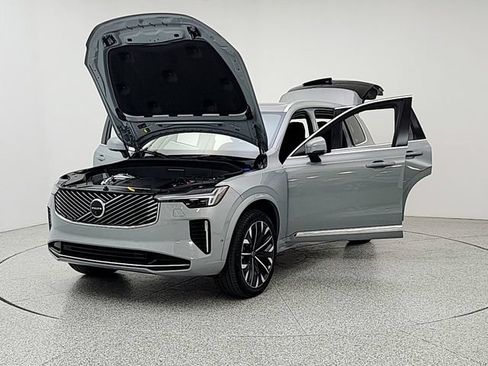 Certified 2026 Volvo XC90 B6 Plus AWD/4WD image 9