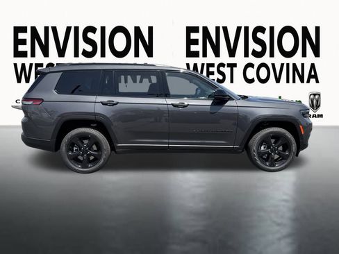 New 2025 Jeep Grand Cherokee L Limited w/ Black Appearance Package image 9