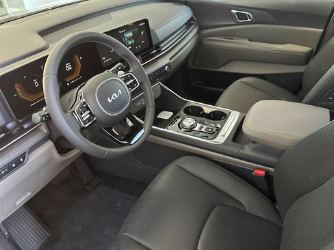 New 2026 Kia Carnival EX FWD image 10
