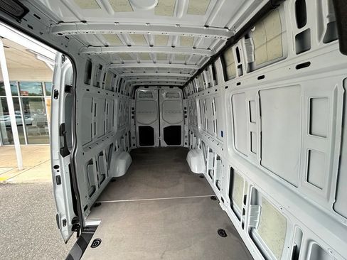 Used 2025 Mercedes-Benz Sprinter 2500 image 13