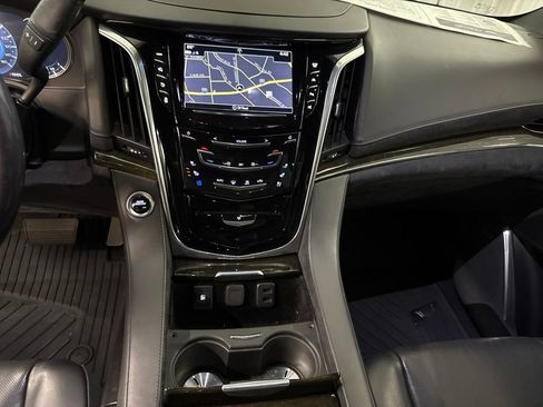 Used 2019 Cadillac Escalade ESV Platinum RWD image 37