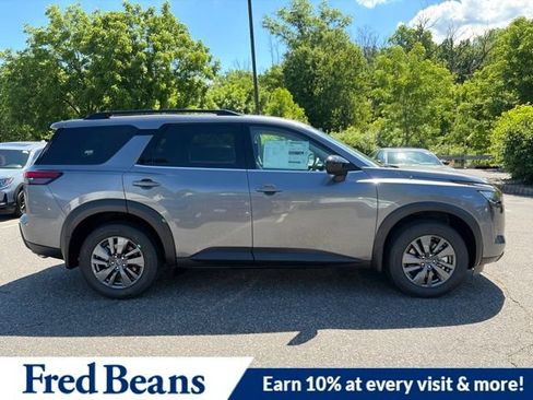 New 2026 Nissan Pathfinder SV w/ SV Premium Package AWD/4WD image 10