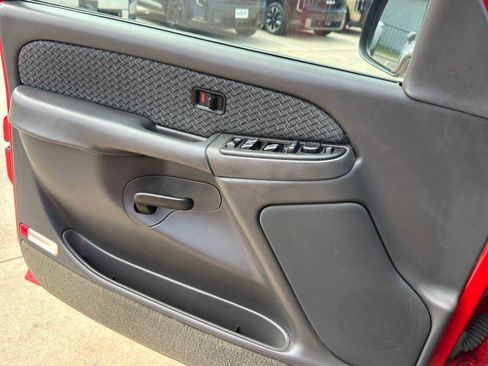 Used 2003 Chevrolet Avalanche 2WD image 16