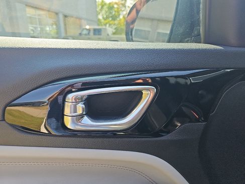 Used 2022 Jeep Compass Limited image 9