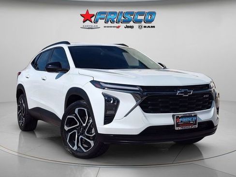 Used 2025 Chevrolet Trax RS w/ Sunroof Package FWD image 1