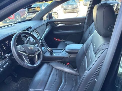 Used 2018 Cadillac XT5 Platinum w/ Driver Assist Package AWD/4WD image 7