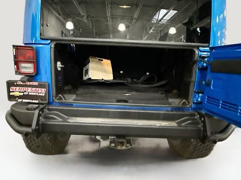 Used 2015 Jeep Wrangler Unlimited Rubicon w/ Connectivity Group image 26