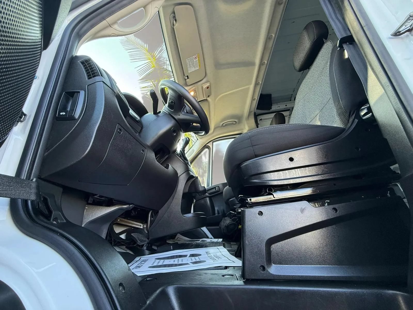Used 2024 RAM ProMaster 2500 w/ Safety Group FWD image 30