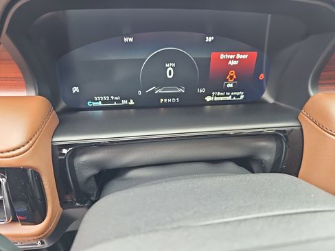 Used 2022 Lincoln Nautilus Reserve w/ Equipment Group 201A image 19