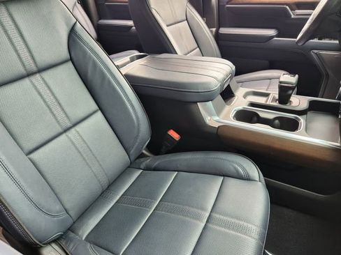 Certified 2025 Chevrolet Silverado 1500 High Country w/ Technology Package AWD/4WD image 9