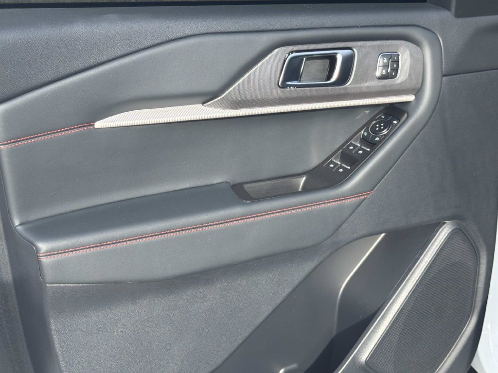 Certified 2025 Ford Explorer ST AWD/4WD image 11