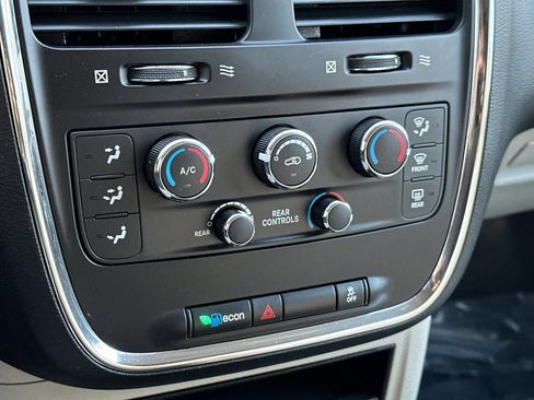 Used 2017 Dodge Grand Caravan SE w/ Power Window Group image 19