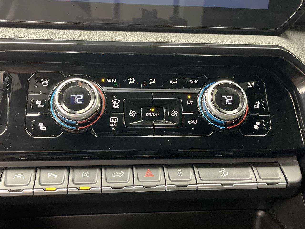 Certified 2025 GMC Sierra 1500 AT4 w/ Technology Package AWD/4WD image 26