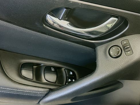 Used 2020 Nissan Rogue SV FWD image 15