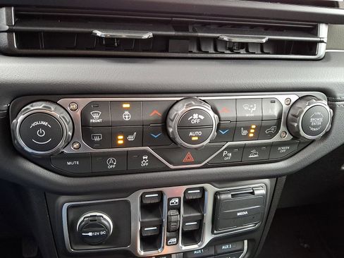 New 2026 Jeep Gladiator Mojave AWD/4WD image 10