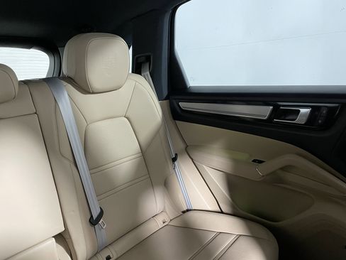Certified 2023 Porsche Cayenne S Platinum image 17