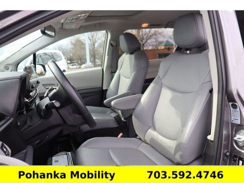 Used 2021 Toyota Sienna XLE w/ XLE Plus Package FWD image 22