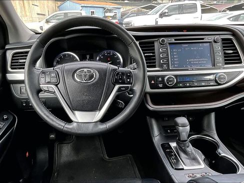 Used 2014 Toyota Highlander Limited Platinum image 6