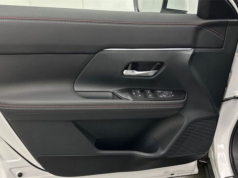 New 2025 Nissan Kicks SR w/ Illumination Package image 15