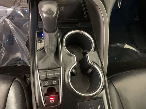 Used 2020 Toyota Camry XLE FWD image 25