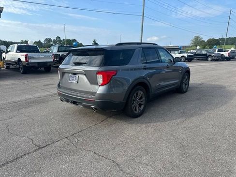 Used 2021 Ford Explorer XLT w/ Equipment Group 202A AWD/4WD image 14