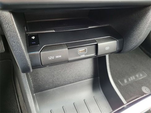 Used 2022 Kia Niro EX image 24