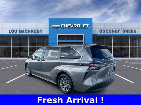 Used 2024 Toyota Sienna LE image 6