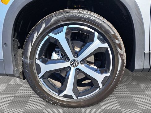 New 2025 Volkswagen Tiguan SE FWD image 10