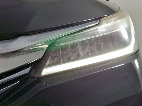 Used 2017 Honda Accord Touring image 12