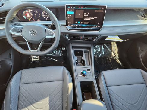 New 2026 Volkswagen Tiguan SE R-Line image 15