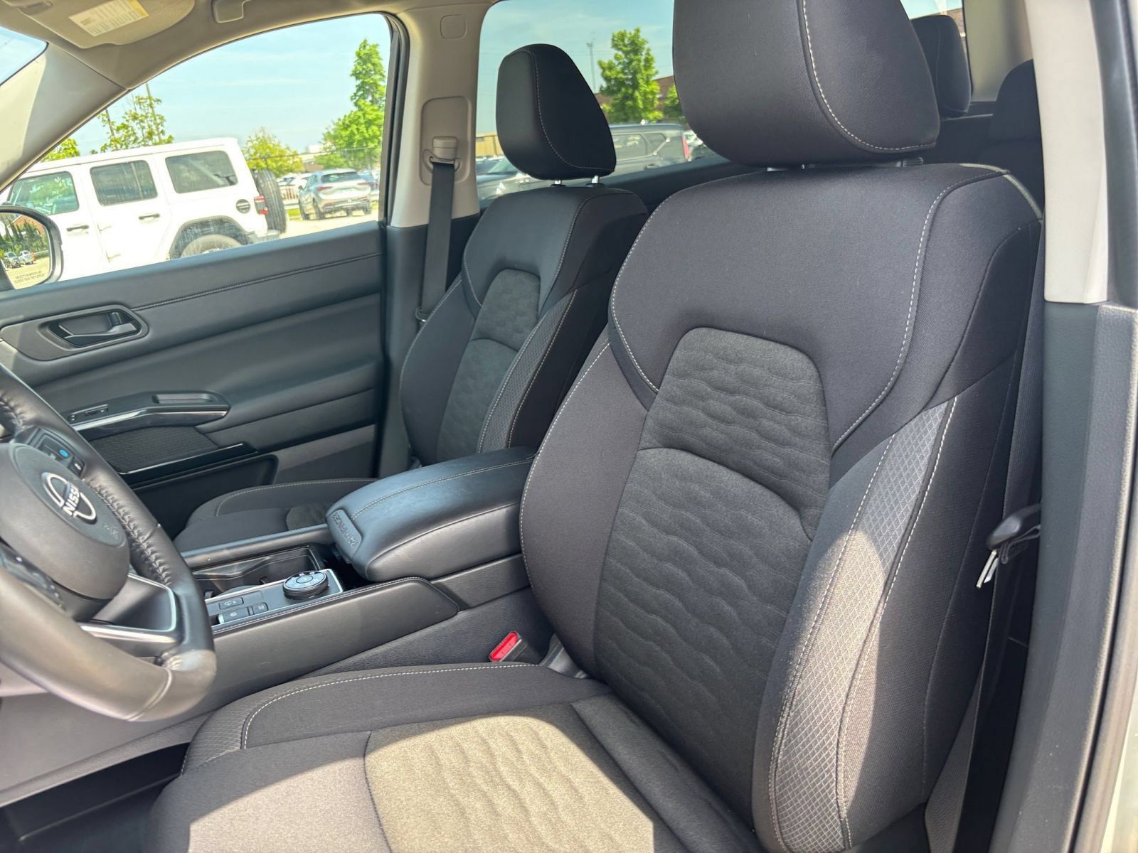 Used 2025 Nissan Pathfinder SV AWD/4WD image 36