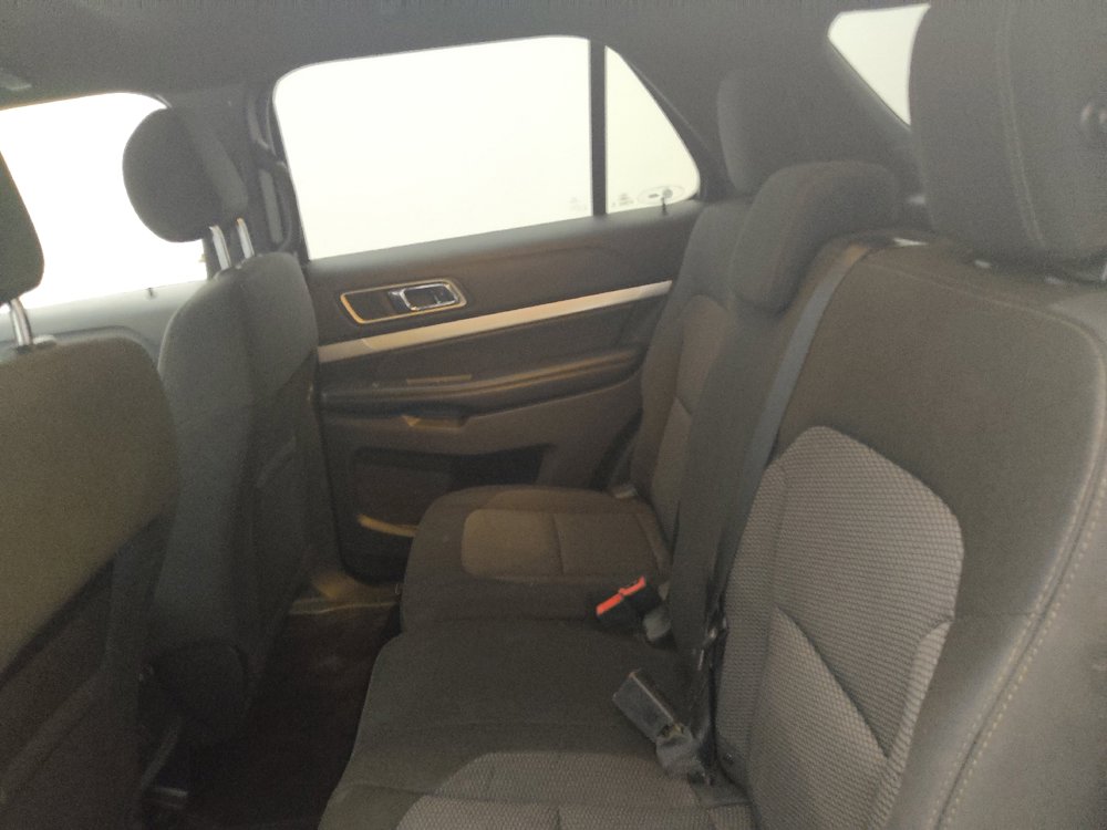Used 2017 Ford Explorer XLT AWD/4WD image 18