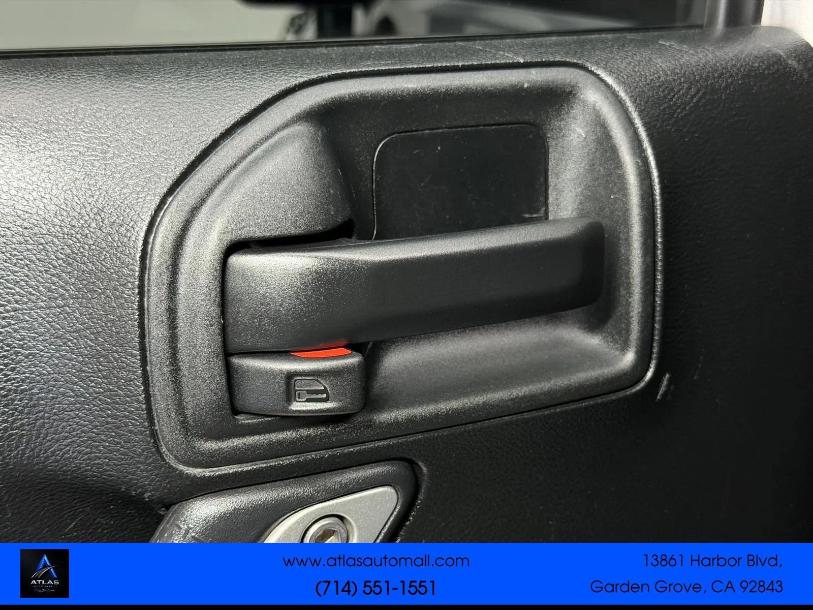 Used 2018 Jeep Wrangler Unlimited Sahara AWD/4WD image 15