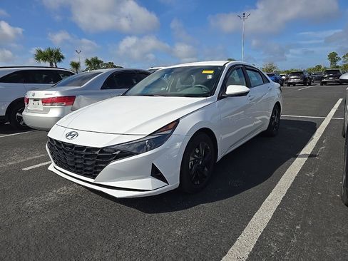 Used 2023 Hyundai Elantra Blue image 4