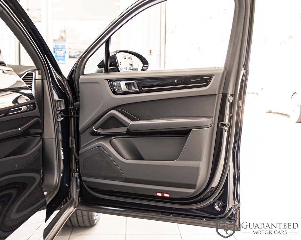 Used 2023 Porsche Cayenne w/ Premium Package AWD/4WD image 41