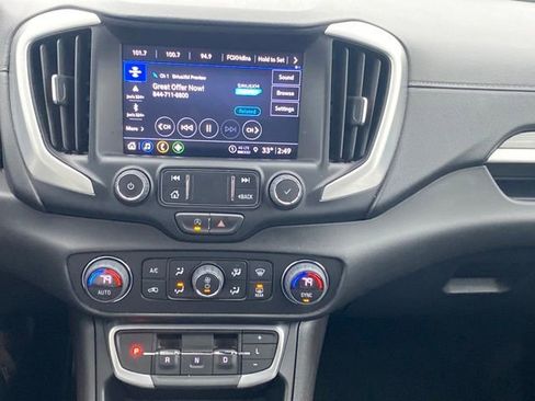 Used 2024 GMC Terrain SLT image 10