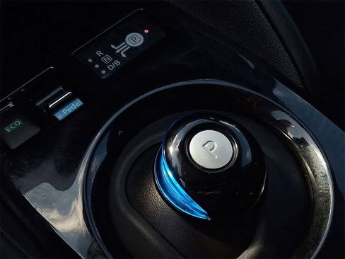 Used 2022 Nissan Leaf SV image 12