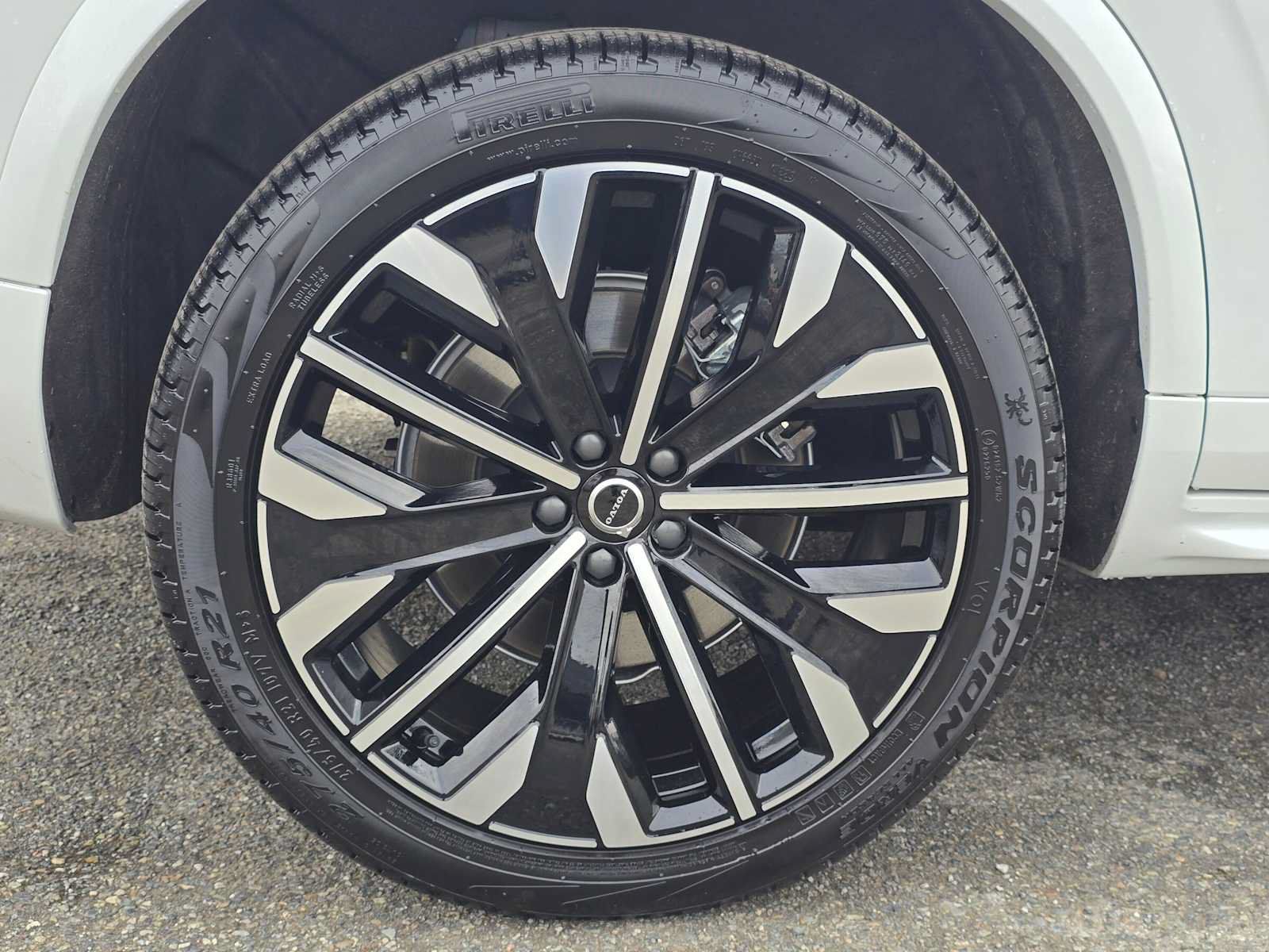 Used 2026 Volvo XC90 B6 Plus w/ Protection Package Premier AWD/4WD image 9