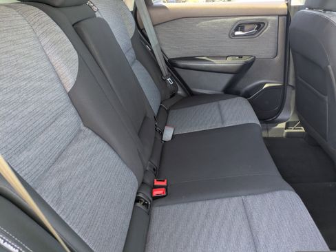 Used 2021 Nissan Rogue SV FWD image 14