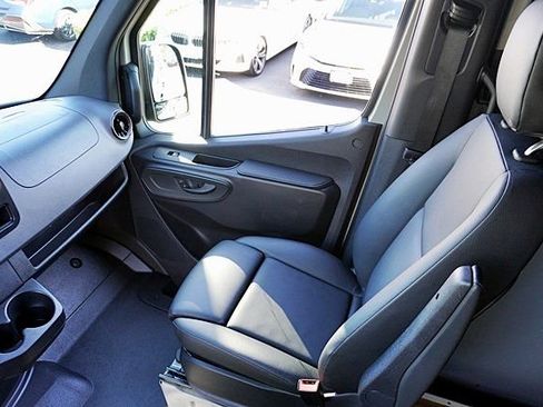 Used 2024 Mercedes-Benz Sprinter 2500 w/ Parking Package image 27