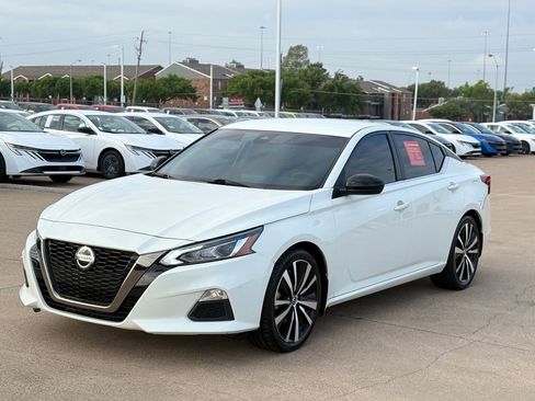 Certified 2021 Nissan Altima 2.5 SR image 3