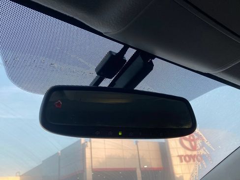 Used 2015 Toyota Prius Four FWD image 27