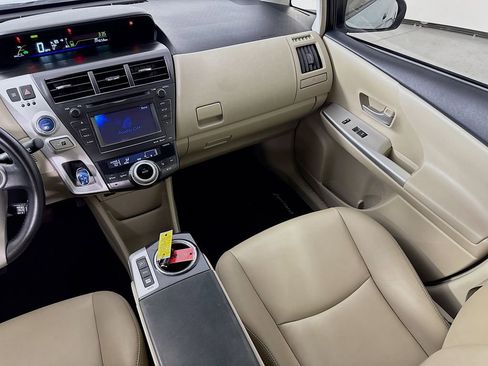 Used 2014 Toyota Prius V Five image 27