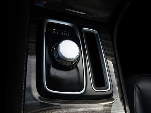 Used 2019 Chrysler 300 Touring L w/ Quick Order Package 22F image 28