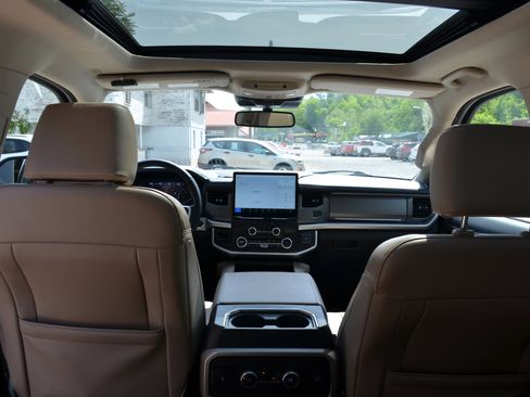 Used 2022 Ford Expedition XLT AWD/4WD image 36