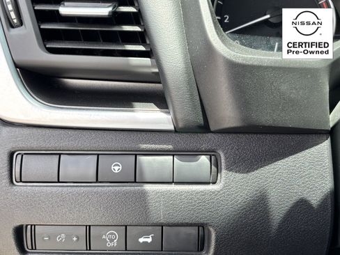 Certified 2025 Nissan Rogue SV FWD image 28