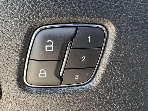 Used 2019 Ford F150 Platinum w/ Equipment Group 701A Luxury AWD/4WD image 31