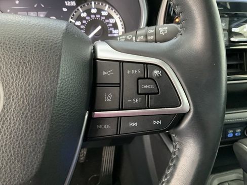 Used 2022 Toyota Highlander XLE image 12